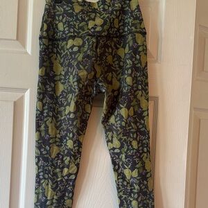 Beyond Yoga Kids Leggings in Green and Black Leaf Print